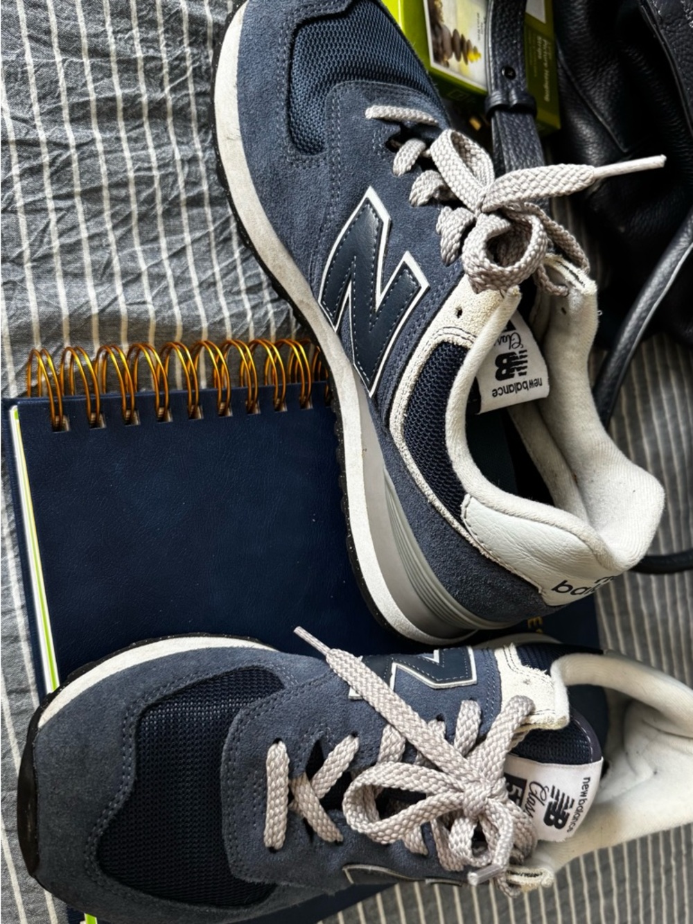 New Balance Classic 574 women’s Navy & Cream Sneakers - Picture 2 of 7